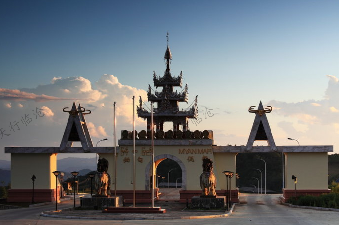 云南臨滄翁丁村，原生態(tài)的佤族村