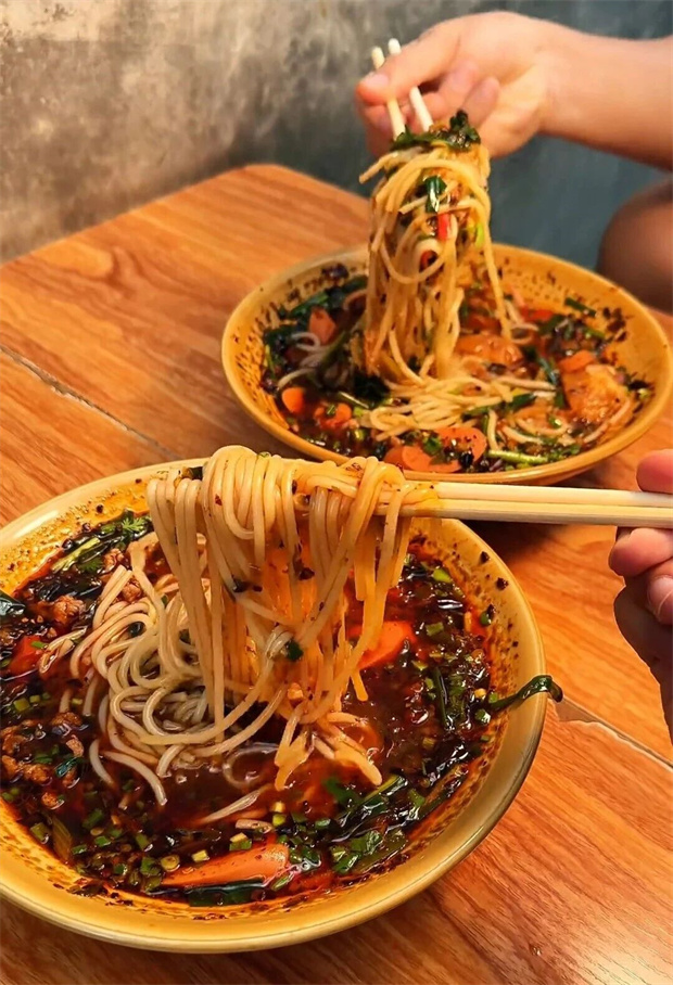 云南旅游,云南旅行社,云南團建公司,云南策劃公司,云南會議會展,臨滄旅游,臨滄旅行社,臨滄團建公司,臨滄策劃公司,臨滄會議會展：“臨滄寶藏小店守護計劃”之│藏在巷子里的米線溫度